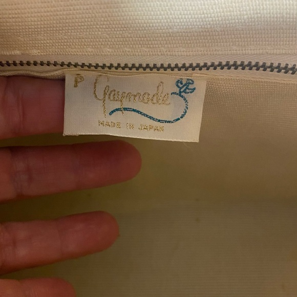 Elegant Gaymade Cream Woven Handbag with wooden handle - Picture 7 of 7